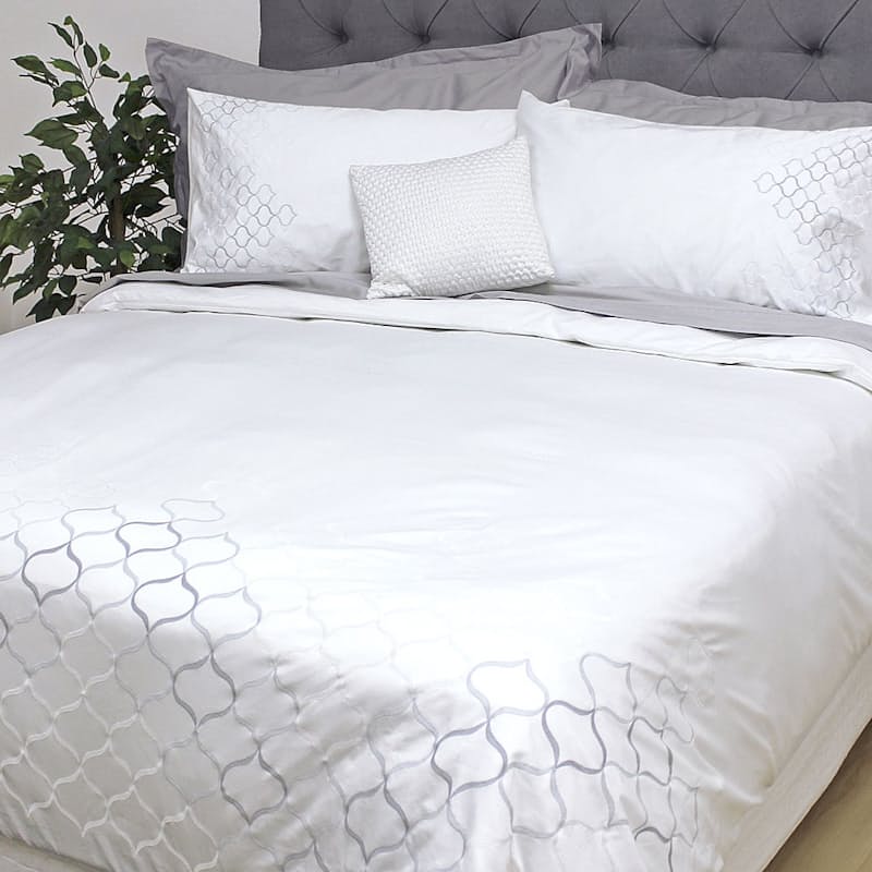 31 Off On Sheraton 300tc Benji 100 Cotton Embroidered Duvet