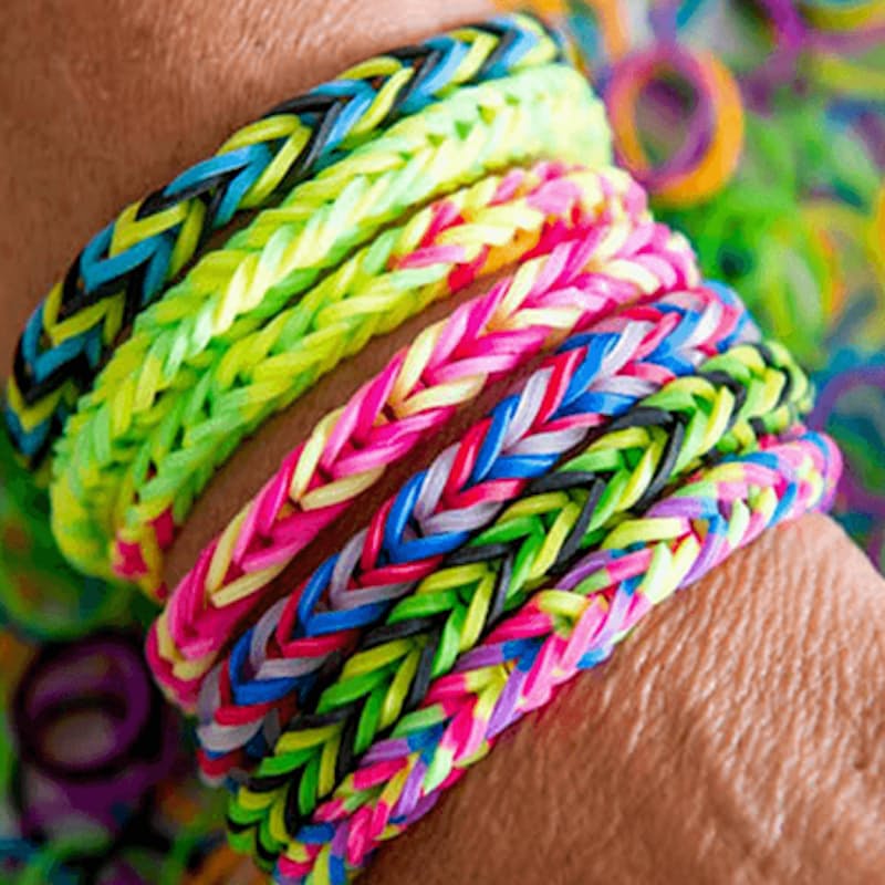 40% off on Pack of 4 Multi-Coloured Loom Rubber Band Sets (9600 loom bands)