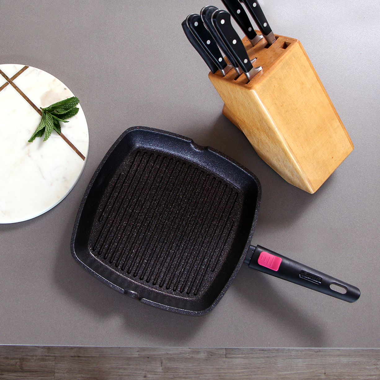 46% off on Non-Stick Grill Pan With Detachable Handle