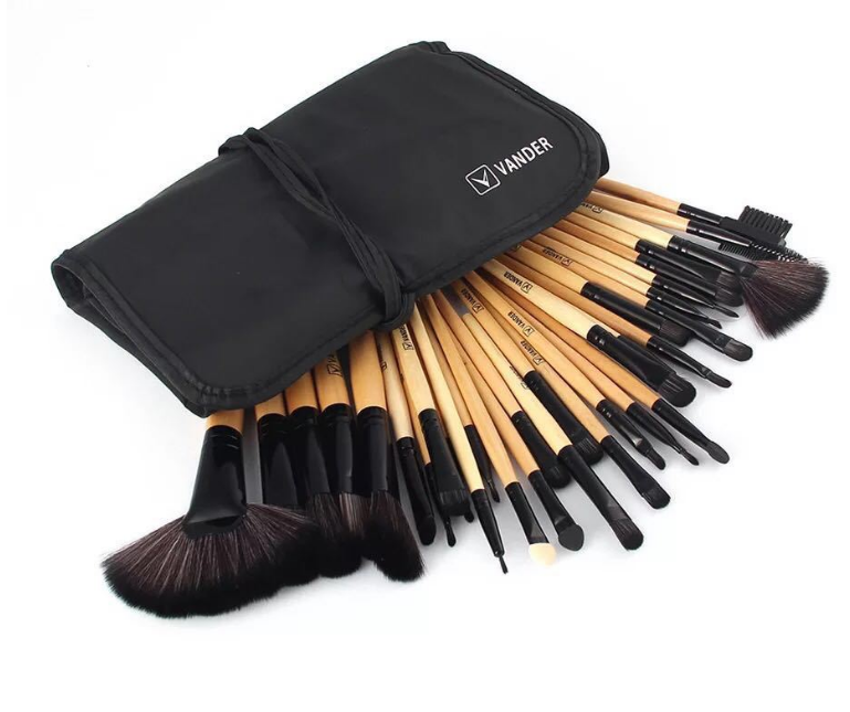 32 Piece Set Of Synthetic Hair Make Up Brushes